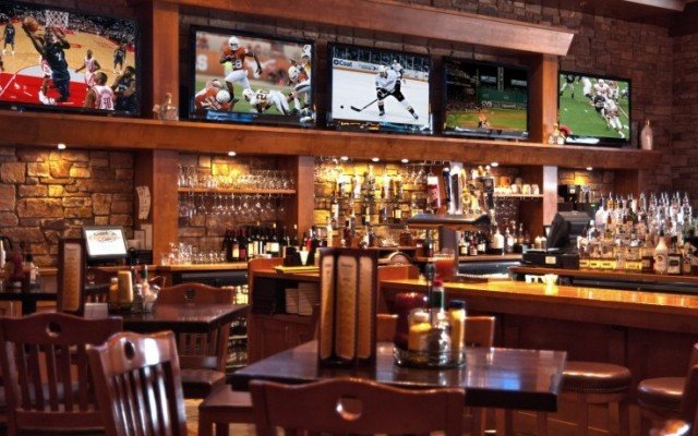 Sports Bars in Minneapolis | Watch All The Games